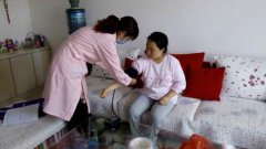 产后访视宣传母乳喂养 保证母婴安康