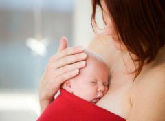 袋鼠式护理和母乳喂养有利母婴健康